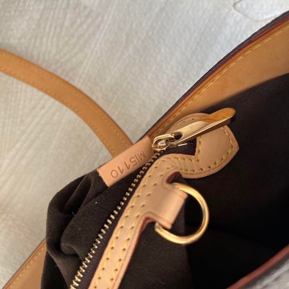 Louis Vuitton Wilshire MM Tote Bag - Picture 9 of 10